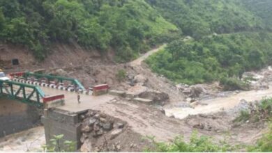 Photo of उत्तराखंड: 90 घंटे बाद…तीन किलोमीटर तक पसरे मलबे में जिंदगी की तलाश