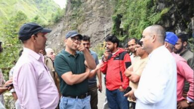 Photo of उत्तराखंड: डीएम व विधायक ने किया आपदा प्रभावित क्षेत्र का भ्रमण