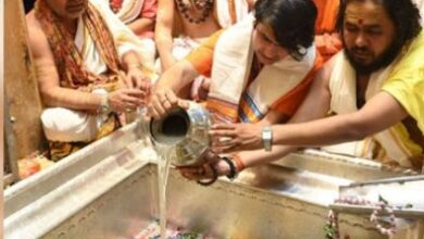 Photo of यूपी: बाबा बागेश्वर ने काशी विश्वनाथ धाम में किए दर्शन