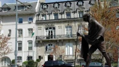 Photo of H1-B वीजा पर इंडियंस की बढ़ी टेंशन, भारतीय दूतावास ने जारी किया इमरजेंसी हेल्पलाइन नंबर