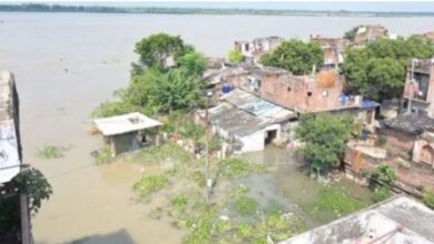 Photo of यूपी: बढ़ा गंगा का जलस्तर, बाढ़ में 150 परिवारों का आशियाना बना टेंट
