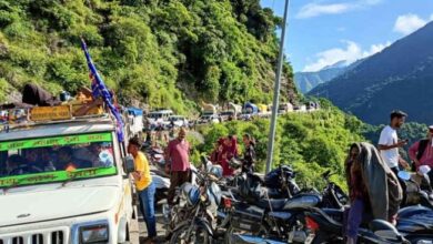 Photo of उत्तराखंड: ग्रामीण रूटों पर वाहनों की सीमित आवाजाही से यात्री परेशान