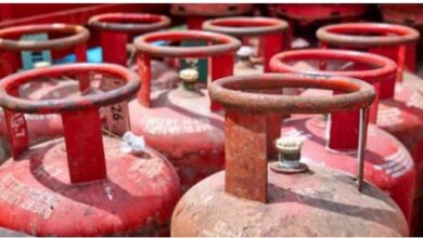 Photo of महंगा हुआ एलपीजी सिलेंडर, किस सिलेंडर की कीमत में कितना हुआ बदलाव