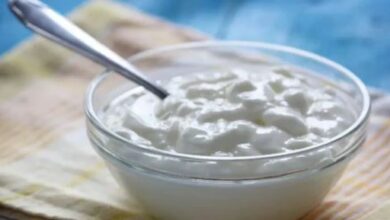 Photo of रोजाना एक कटोरी दही खाने से शरीर में हो सकते हैं 5 जबरदस्त बदलाव