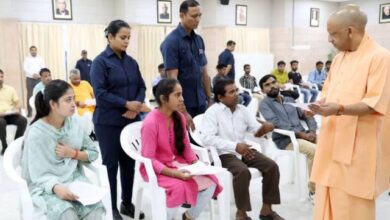 Photo of लखनऊ: लोगों की समस्याओं से रूबरू हुए सीएम योगी