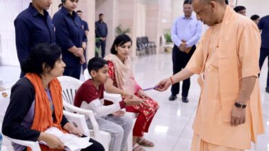 Photo of जनता दर्शन: सीएम ने बच्चे से ली पढ़ाई की जानकारी…